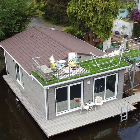Tulana Taggs - Floating Home On Idyllic Island Hampton Hill Exterior foto