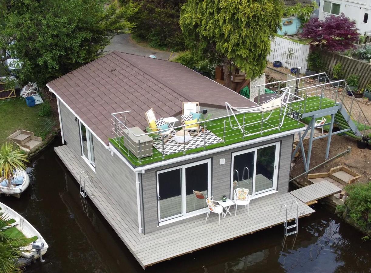 Tulana Taggs - Floating Home On Idyllic Island Hampton Hill Exterior foto