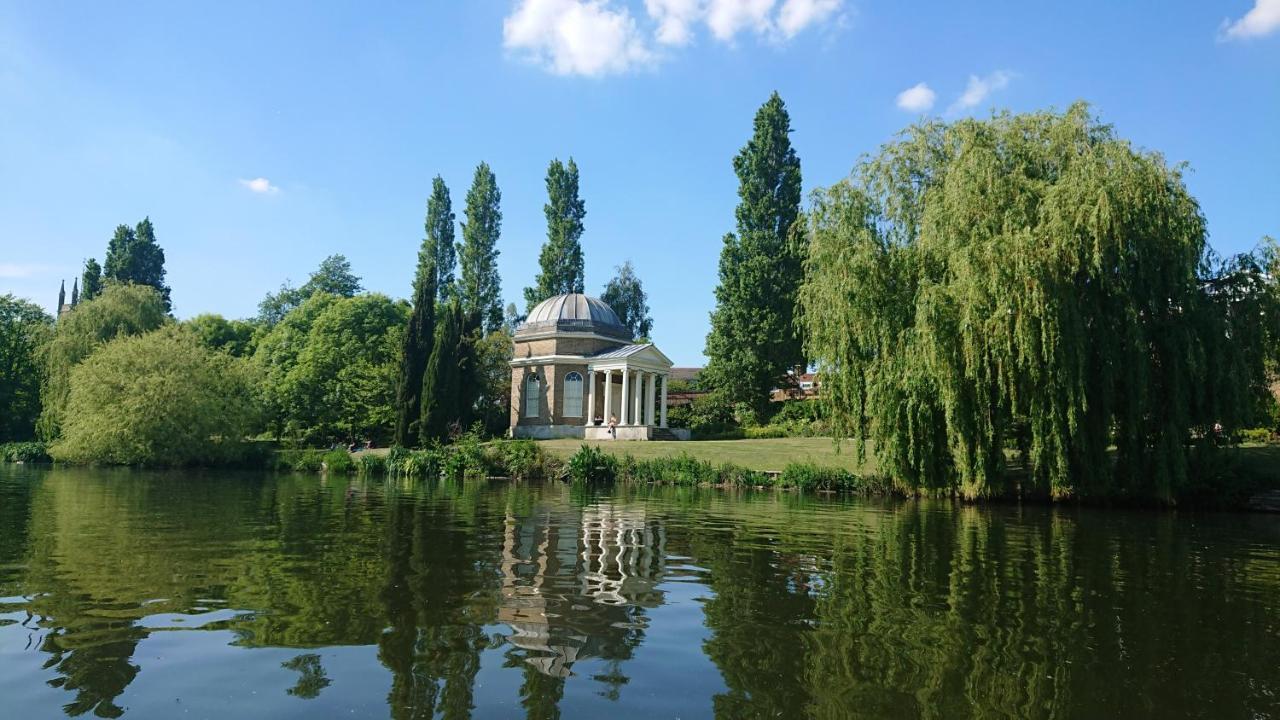 Tulana Taggs - Floating Home On Idyllic Island Hampton Hill Exterior foto
